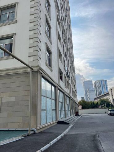 Mağazalar: Bakı şəhəri yasamal rayonu Şəfayət Mehdiyev küçəsində, Grand həyat və — 4