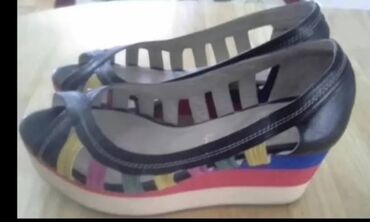 бежевые босоножки на тракторной подошве: Размер: 40, Б/у