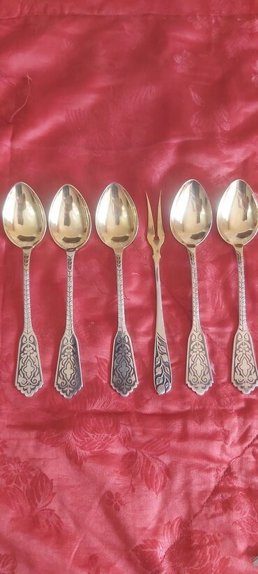 Başqa xidmətlər: 5-eded Gümüş (875 Prob) Çay Qaşıqı + 1 eded Limon Vilkası