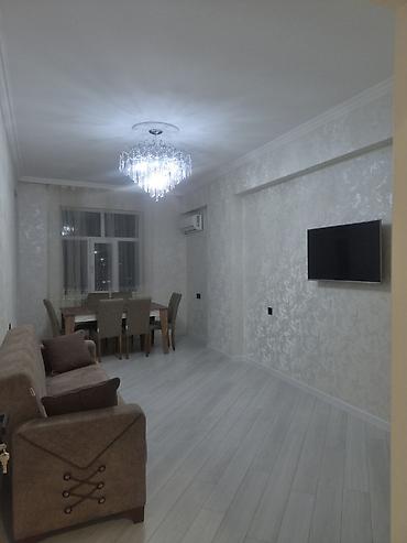 Kirayə mənzillər: Yasamalda, Məhəmməd Xiyabani küçəsində, "Simurqun binası"-nda 2 otaqlı — 1