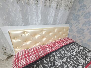 мебель белая: Спальный гарнитур, Двуспальная кровать, Шкаф, Комод, цвет - Белый, Б/у