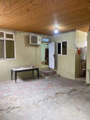 Anbar və emalatxanalar: 8Noyabr prospektində, Əbilov adlanan küçədə belə bir səliqəli həyət — 11