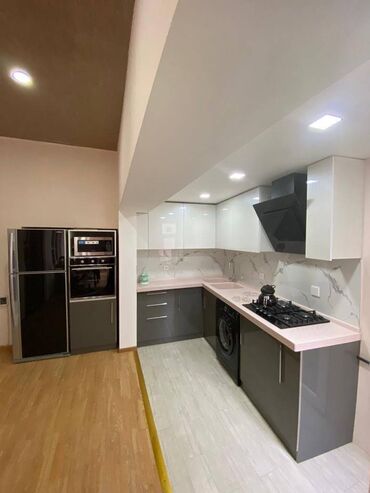 Uzunmüddətli kirayə mənzillər: Qız Qalasının yanında 3 mərtəbəli binanın 2-ci mərtəbəsində ümumi — 8