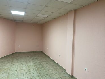 Poslovni prostor: Izdajem posl. Prostor u Krusevcu ulica Vidovdanska u povrsini od 40 — 9