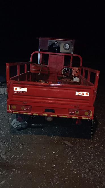 kia cerato sol arka stop: Qırmızı yük daşıyan üçtəkərli motosiklet (trisikl) Xüsusiyyətlər: - — 2