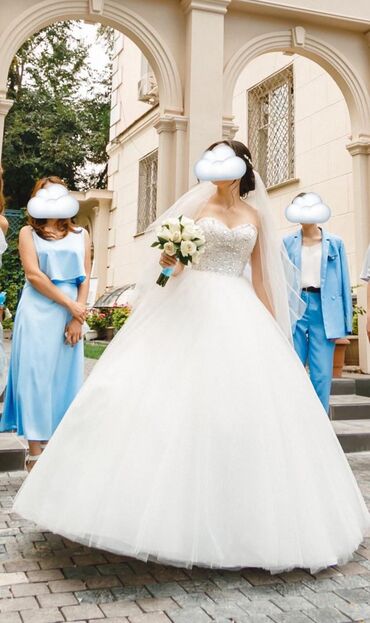 свадебный букет: Продаю свадебное платье МИНИ ТОРГ УМЕСТЕН очень пышное, нежное шлейф