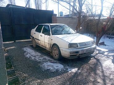 Volkswagen: Volkswagen Vento: 1993 г., 1.8 л, Механика, Бензин, Седан