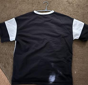 Digər: Racing temalı qara-ağ unisex T‑şört - Ön dizayn: “RACING”, “Faster — 2