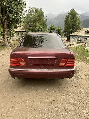 салон машины: Mercedes-Benz E-Class: 1996 г., Автомат, Бензин, Седан — 7
