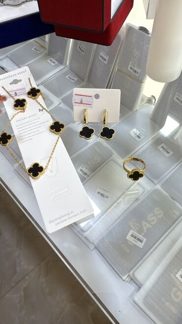 Bijuteriya dəstləri: Qadın bəzək aksesuarları – geniş seçim Məhsullar: - Qızılı tonlarda — 37