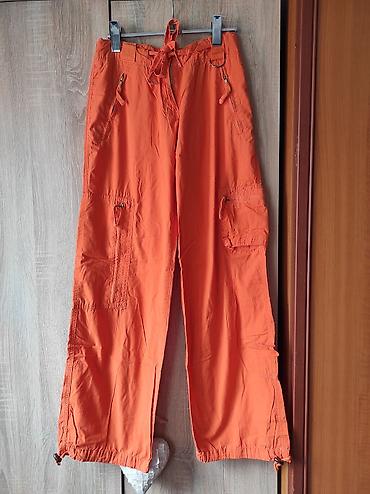 split ender cena: Narandžaste cargo pantalone širokog kroja, u odličnom stanju - Model — 2