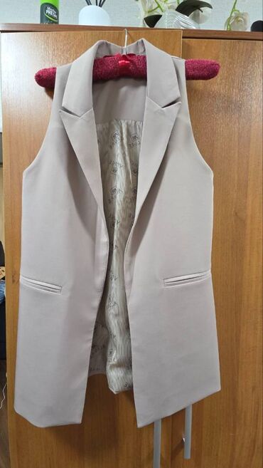 Другая женская одежда: Здравствуйте. Распродаю вещи, в основном Б/У, но, в хорошем — 7