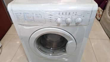 Paltaryuyan maşınlar: Paltaryuyan maşın Indesit, 5 kq, İşlənmiş, Avtomat, Kredit yoxdur, Ünvandan götürmə