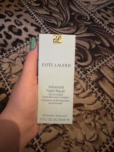 Toy paltarları və aksesuarları: Estee Lauder Night Repair serum