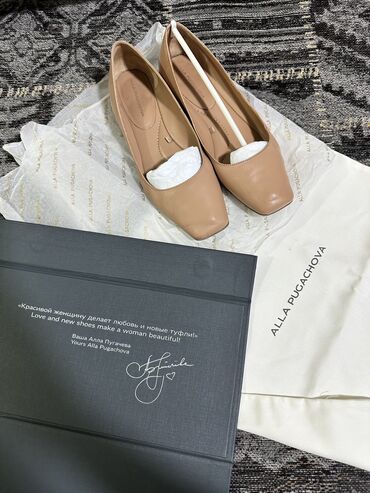 Другая женская обувь: Продаю кожаные балетки Аллы Пугачевой бежевого цвета. 36 размер