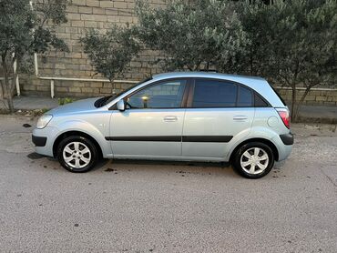 icare avtomobil qalmaq serti ile: Kia Rio: 1.5 l | 2005 il Sedan