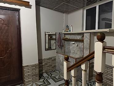 Həyət evləri və villaların satışı: Satılır: həyət evi Təsvir: - Daş hasarla əhatələnmiş, iri taxta/metal — 11