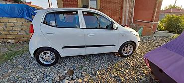 hyundai salon: Hyundai i10, ağ rəng, 5 qapı, kompakt hetçbek. Texniki və komfort — 3