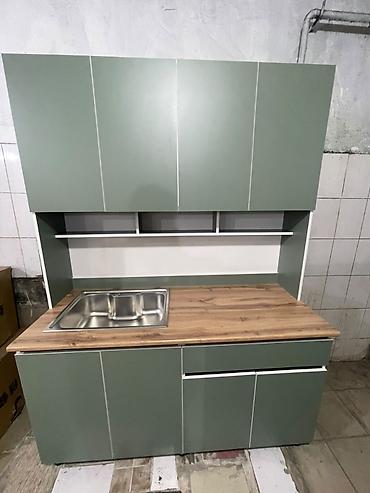 Кухонный гарнитур компактного формата с мойкой - Линейная компоновка