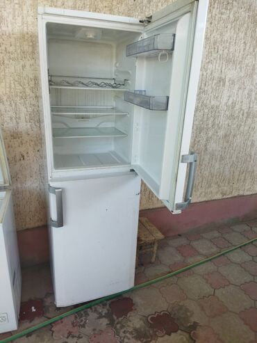 холодильник кухонный: Муздаткыч Beko, Оңдоо талап кылынат, Эки эшиктүү
