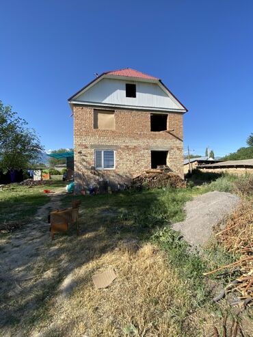 продам дом бишкеке: Продаётся двух этажный кирпичный дом с земельным участком. Имеется