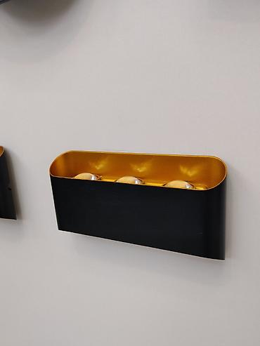 smart light: Настенный светильник (бра) с тремя точечными источниками света. - — 3