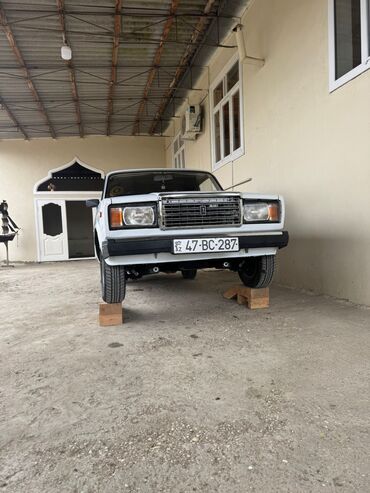 VAZ (LADA): VAZ 2107 sedan – klassik dizayn və sadə mexanika sevənlər üçün — 2