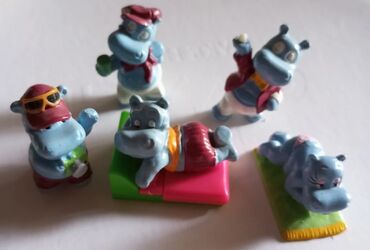 Oyuncaqlar: 1995 çi ilə aid qədimi kinder puzzle oyuncaqlar.Yeddi ədəddir.İdeal — 18