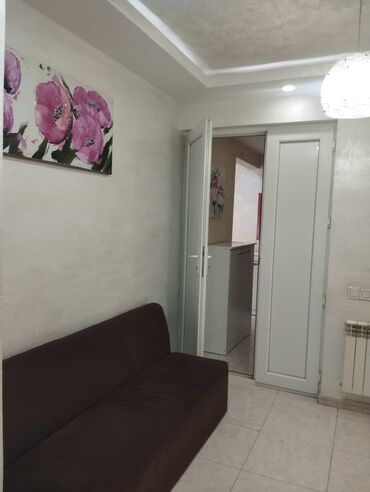 Salon, tibbi mebel dəsti: Ünvan,Bakıxanov qəsəbəsi,Sülh küçəsi 4. 50 kv.m,Ümumilikdə 3 otaq — 11