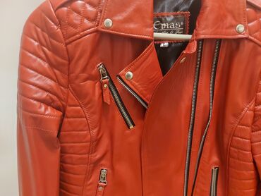 Ostale jakne, kaputi, prsluci: Prodajem modernu crvenu koznu jaknu velicine M