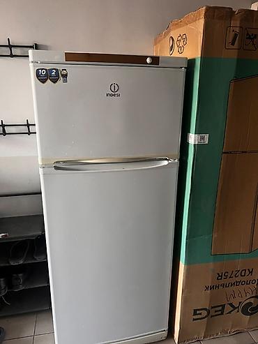 морозильник indesit: Холодильник Indesit, Б/у, Двухкамерный — 1