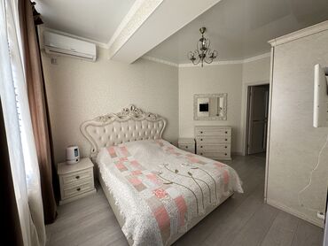 двухспальная кровати: Спальный гарнитур, Двуспальная кровать, Шкаф, Комод, цвет - Бежевый, Б/у