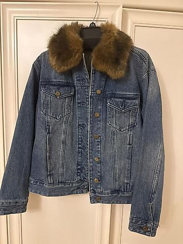 plaş cadır: Üst geyimlər hər biri endirimlə satılır. Bershka trench Zara üst geyim — 5
