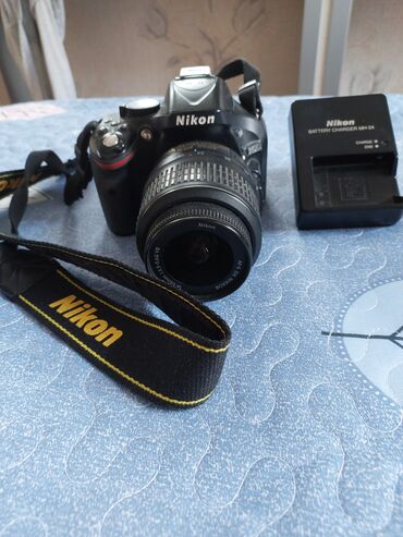 nikon d: Зеркальный фотоаппарат Nikon D 5200, в комплекте зарядное устройство