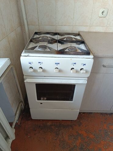кухонный плита: Продаю газ плиту СССР 4комфорачная с духовкой. все работает самовывоз