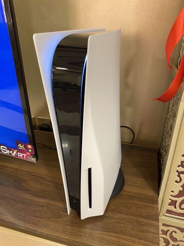 игровой компьютер: Продаю Playstation 5 (б/у) В комплекте - джойстик, подставка, все