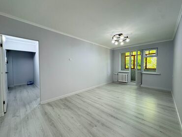 продаю квартиру в пишпеке: 2 комнаты, 47 м², 104 серия, 3 этаж, Евроремонт