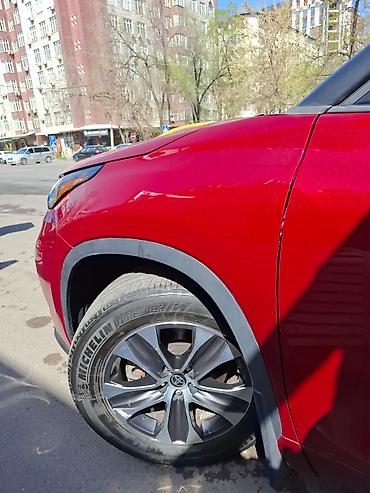 Toyota: Toyota Highlander: 2023 г., Автомат — 9