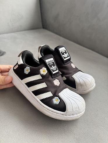 Детская обувь: Детские кроссовки adidas Originals Superstar Slip-On с цветочной — 1