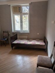 Uzunmüddətli kirayə mənzillər: Bakixanov qəsəbəsi(Razin),Kristal şadlıq sarayın yanında,1/3 binada — 1