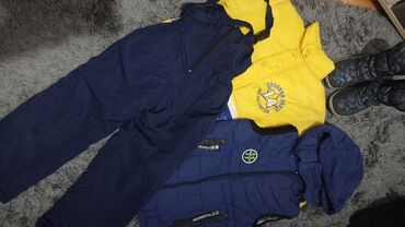 детские зимние куртки с капюшоном: Продам теплые вещи на мальчика. 1) шитаны+жилет + куртка(нет