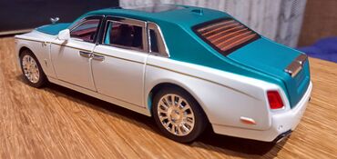Autići: Nov metalni model automobila Rols Rojs Fantom. Pale mu se prednja i — 14