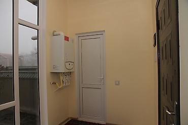 emircanda satilan heyet evleri: 80 kv. m, 3 otaqlı, Kanalizasiya, Kombi, Qaz — 5