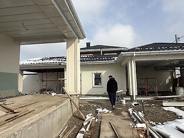 Продажа коттеджей и домов: Двухэтажный дом в классическом стиле с большим частным двором и — 3