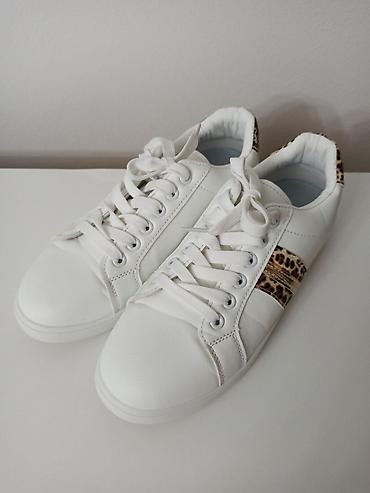 zenski top za trening: Bele ženske patike sa leopard detaljima - Kao nove (Vel. 38) Prelepe — 3