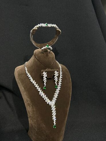 Bijuteriya dəstləri: Zərif gümüş bəzək dəsti - Üzük – Kəpənək formalı, parlaq daşlarla — 7