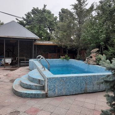 Посуточная аренда домов: 350 м², 7 комнат, Забор, огорожен at lalafo.kg — 8 Посуточная аренда домов: 350 м², 7 комнат, Забор, огорожен — 8