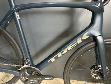 İdman velosipedləri: TREK yol velosipedi – karbon karkaslı, disk əyləcli, Shimano 105 — 2