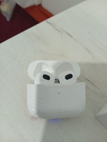 кейсы от наушников: Вкладыши, Apple, Новый, Беспроводные (Bluetooth), Классические