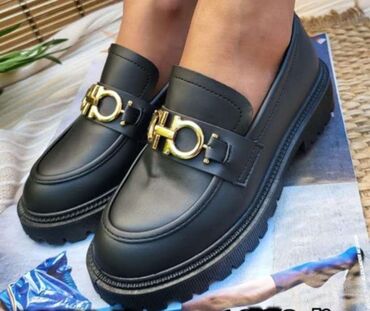 dona obuca: Loafers